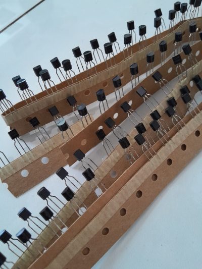 C1845 Transistor NPN 120V 50mA chân TO-92 - Hình ảnh 3